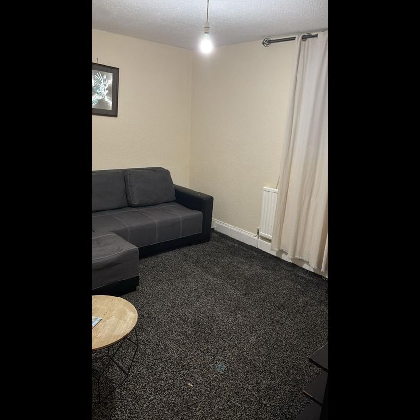 1 Bed Flat, Fosse Road South, LE3 - Photo 1