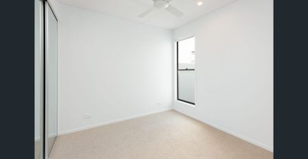 LUXURY WATERFRONT TOWNHOUSE - NORTH FACING WITH 12M MARINA BERTH - Photo 4