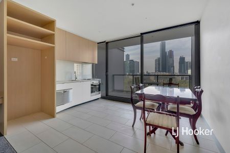 Premium Waterfront View apartment in CBD! - Photo 4