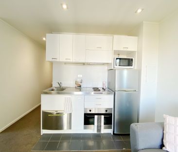 Bright Two-Bed with Openable Windows - CBD Living - Photo 3
