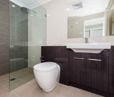 Modern One Bedroom Apartment - Photo 2