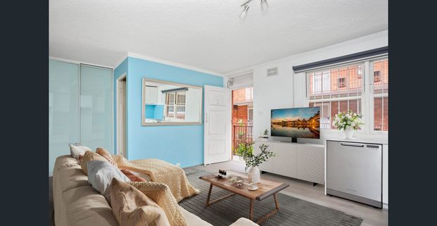 Bright & Sunny Two-Bedroom Apartment in a Prime Inner West Location - Photo 1