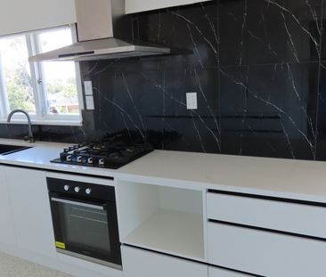 Perfectly located and newly updated 3-bedroom home - Photo 2