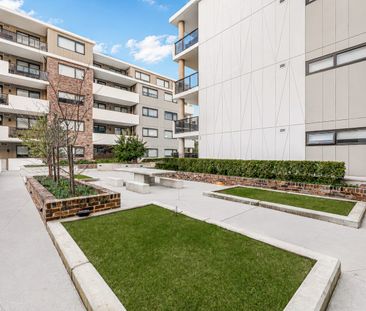 Three Bedroom Apartment in Sought-After 'Schofield Gardens' Complex - Photo 1