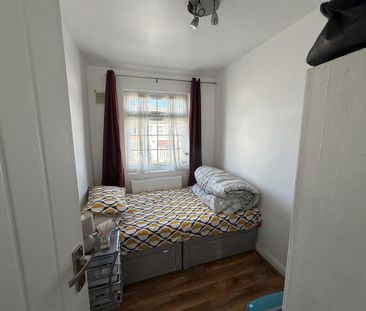 4 bedroom terraced house to rent - Photo 3