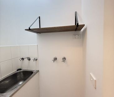 Modern Style and Convenience - Photo 4