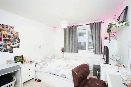 Woodfield Road, Talbot Green, Pontyclun, CF72 - Photo 2