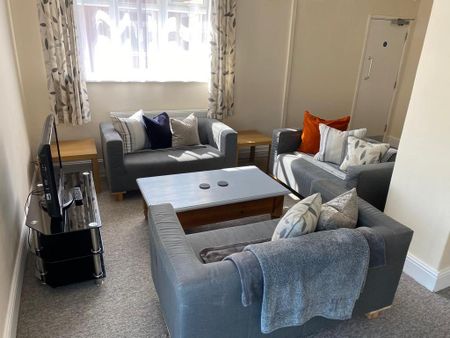 6 bedroom terraced house to rent - Photo 2