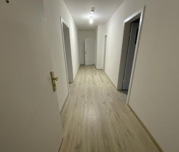 Schöne 3-Zimmer-Wohnung mit neuem Laminatboden frei! - Photo 3