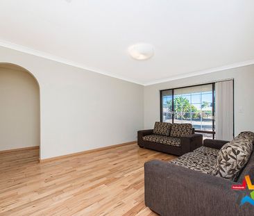 Neat & tidy home with a pool, close to school, shops and the Swan V... - Photo 2