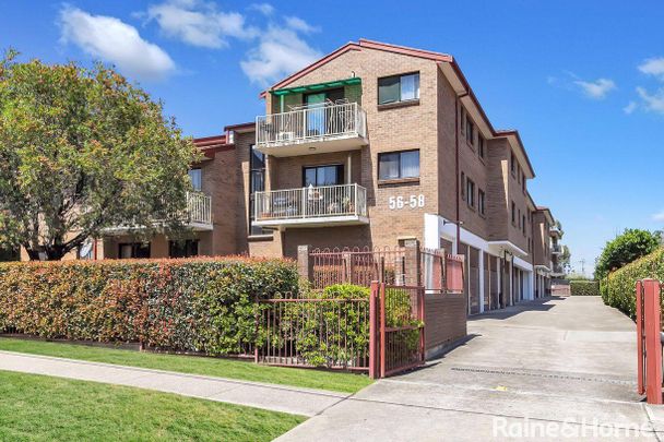 Neat & Tidy Ground floor Unit - Photo 1