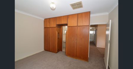 Spacious family home - Photo 2