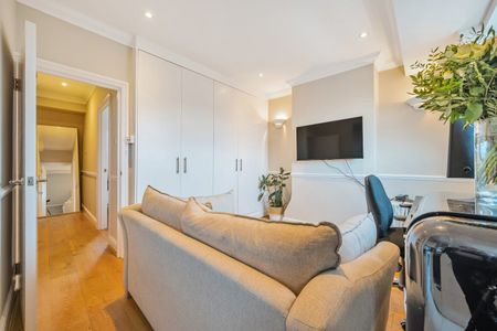 1 Bed Flat, Cairns Road, SW11 - Photo 3