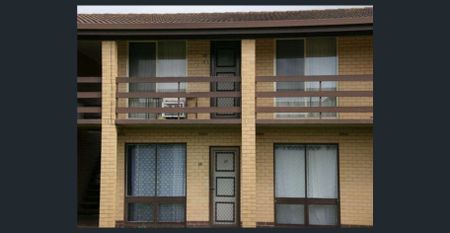 Neat 2 Bedroom Unit - Photo 5