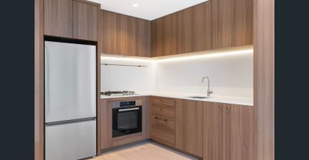 Premium Two-Bedroom Apartment in Brand New Queensbridge Tower - Photo 2