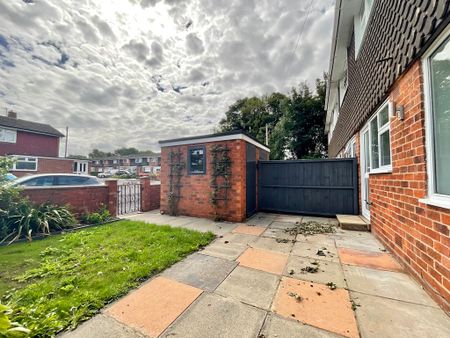 2 bedroom Mid Terraced House to let - Photo 4