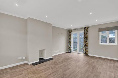 2 bedroom semi-detached house to rent - Photo 2