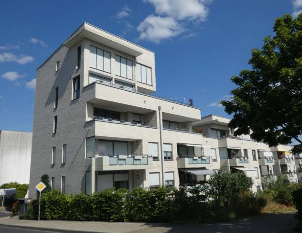 Moderne 2-Zimmer-Wohnung mit Einbauküche, großer Sonnenloggia und Aufzug am Rhein - Foto 1