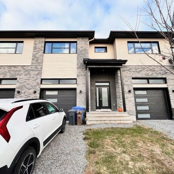 Maison à étages à louer - Gatineau (Gatineau) (Des Fleurs,Rémi Berthiaume,Cheval Blanc) Maison à étages à louer - Gatineau (Gatineau) (Des Fleurs,Rémi Berthiaume,Cheval Blanc) - Photo 1