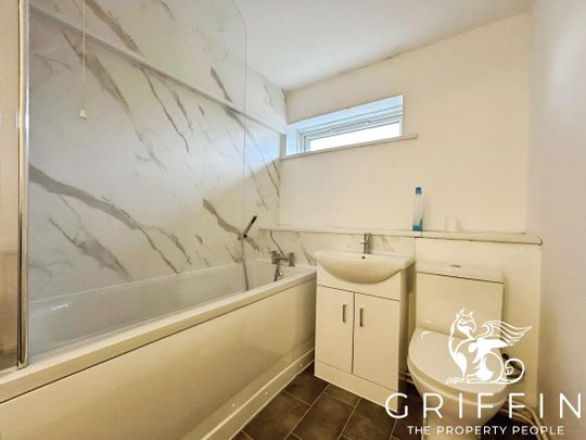 Danacre, Laindon, Basildon, SS15 - Photo 1