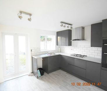 Semi-detached house to rent on - Photo 4