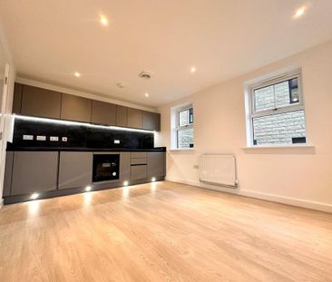 2 bedroom semi-detached house to rent - Photo 6