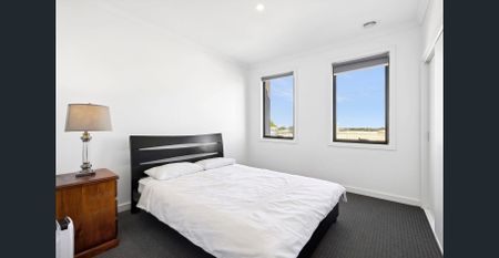 Spacious Family Home in the Heart of Officer! - Photo 3