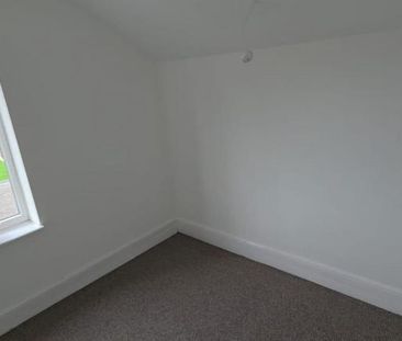 4 bedroom semi-detached house to rent - Photo 3
