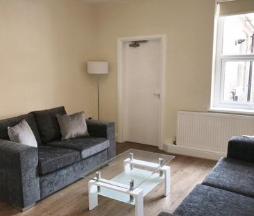 4 bedroom terraced house to rent - Photo 1