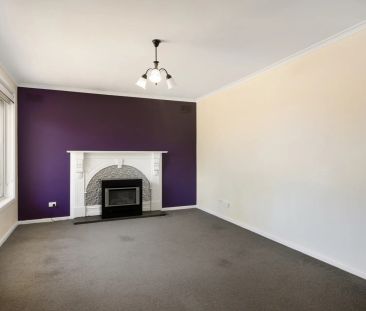 Three bedrooms with outdoor kitchen & entertaining - Photo 2