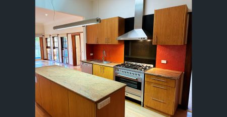 Stunning Art Deco locate in the heart of Caulfield - Photo 3