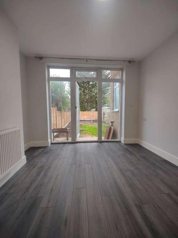 Fairway Avenue, NW9 - Photo 4