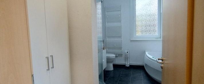 Großzügige 4-Zimmer-EG-Wohnung, EBK, 2 Bäder, Garten (auch WG) - Foto 1