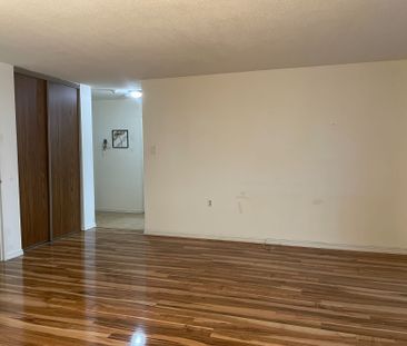 For Lease - 18 Knightsbridge Road Unit# 406, Brampton, Ontario - Photo 2