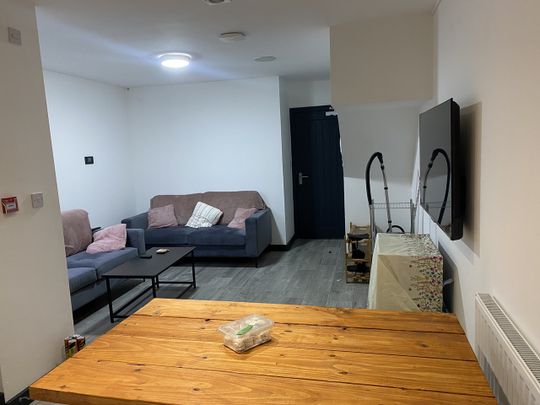 Room in a Shared House, Picton Road, L15 - Photo 1