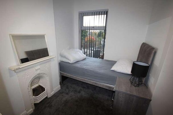 Calais Road (room), Staffordshire, Burton Upon Trent, DE13 - Photo 1