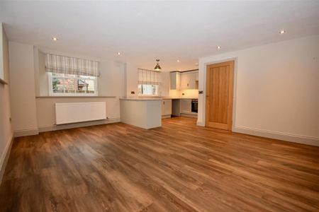 3 bedroom semi-detached house to rent - Photo 2