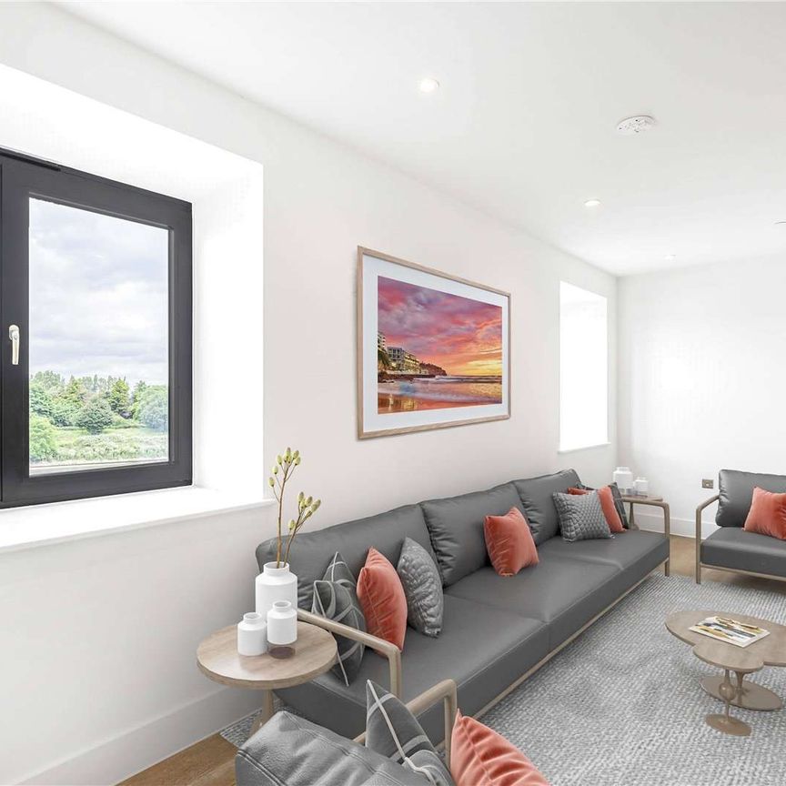 A well-proportioned two bedroom riverside apartment - Photo 1