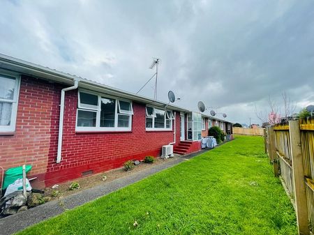 Prime Mt Albert Two Bedroom Unit - Photo 2