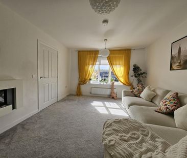 4 bedroom detached house to rent - Photo 2