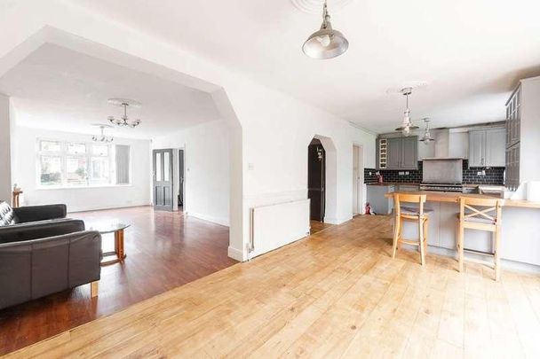 St Michaels Crescent, Pinner, HA5 - Photo 1