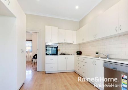 20 SUMMERHILL ROAD, Maidstone, VIC 3012 - Photo 5