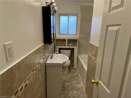 For Lease - 11 Parkdale Avenue Unit# Main, Hamilton, Ontario - Photo 2