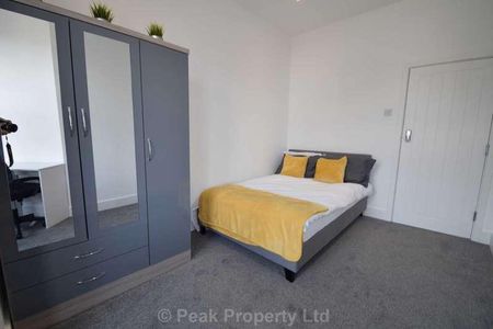 A Great Modern Room In A Houseshare - - West Road, Westcliff On Sea, SS0 - Photo 2