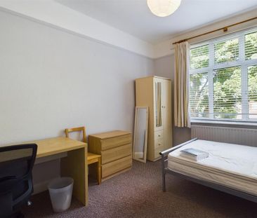 4 bedroom terraced house to rent - Photo 2