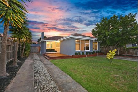 Beautifully updated family home - Photo 5