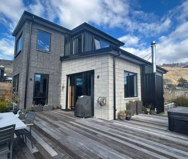 Stylish 4-Bedroom Home in Meadowstone - Photo 3