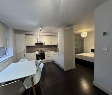 Studio to rent - Photo 2