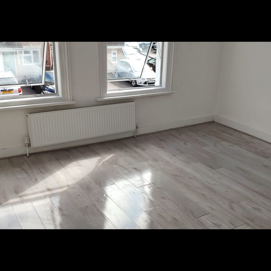 3 Bed Maisonette, Norfolk Road, RG30 - Photo 1