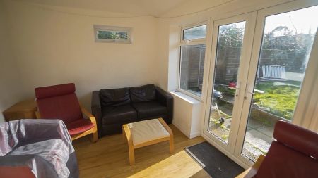 To Rent Cardigan Road, Winton, Bournemouth, BH9 £2,300 pcm Tenancy Info - Photo 4